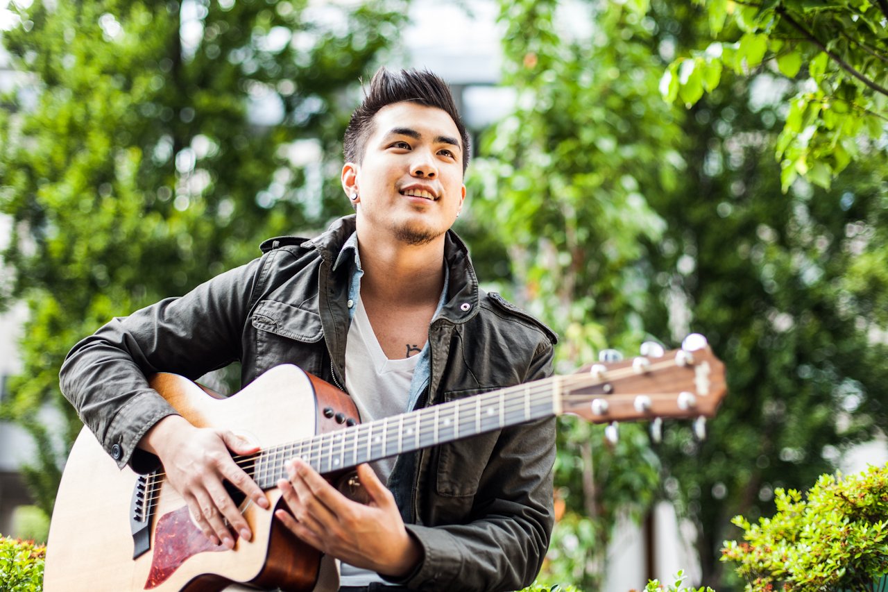 Joseph Vincent plays his quitar